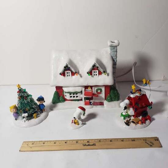 Dept 56 Peanuts Holiday Gift Set - Like New in Box