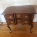 Beautiful Vintage Pennsylvania House Queen Anne Lowboy