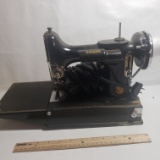Singer Featherweight 221 Sewing Machine with Case