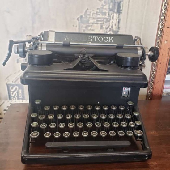 Antique Woodstock Typewriter in Excellent Condition - Works As Should