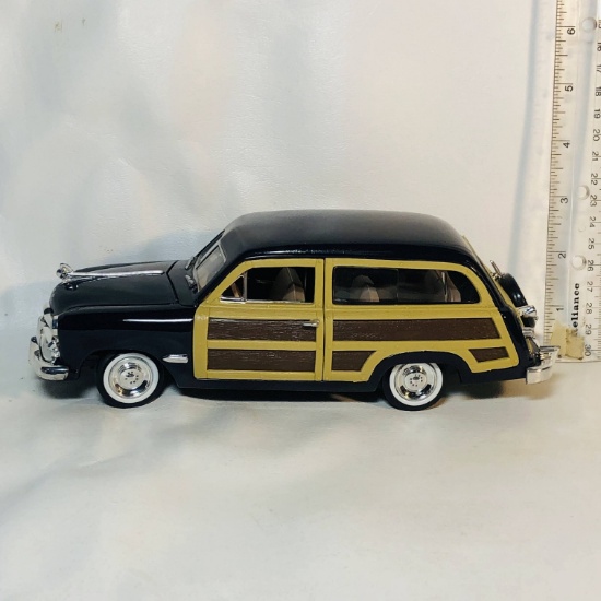 Diecast 1949 Ford Woody Wagon Toy Car.