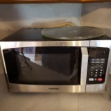 Toshiba Countertop Microwave Oven - Works