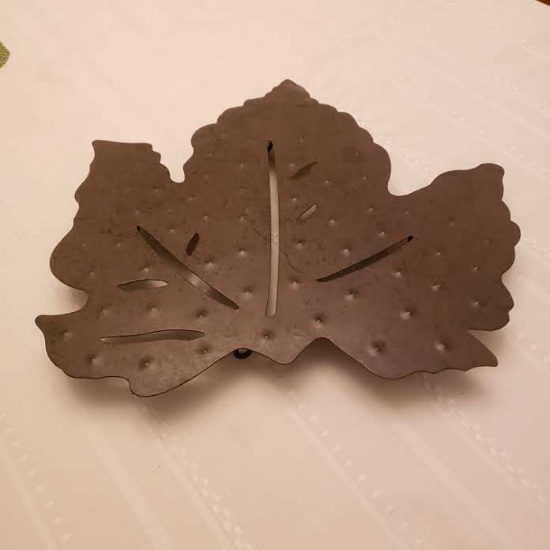 Large Metal Leaf Stand
