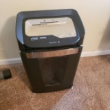 Staples Titanium Cutter Paper Shredder - Works