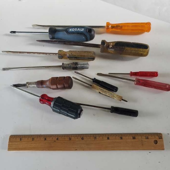 Lot of Assorted Screwdrivers