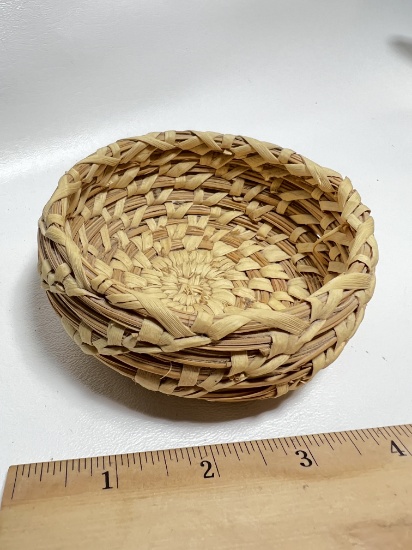 Tohono O’odham American Indian Hand Woven Bear Grass Papago Basket