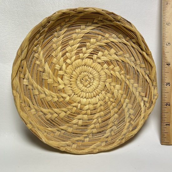 Tohono O’odham American Indian Hand Woven Bear Grass Papago Flat Round Basket