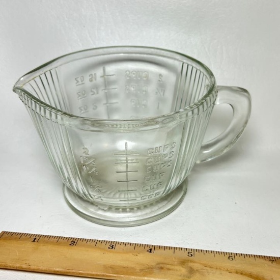 Vintage Glass 2 Cup Measuring Cup