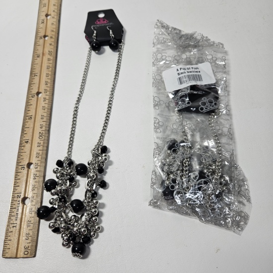 Lot of 2 Paparazzi A Pop of Posh Necklaces - New