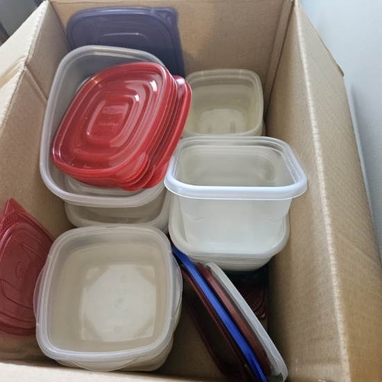 Box Lot of Assorted Plastic Wares