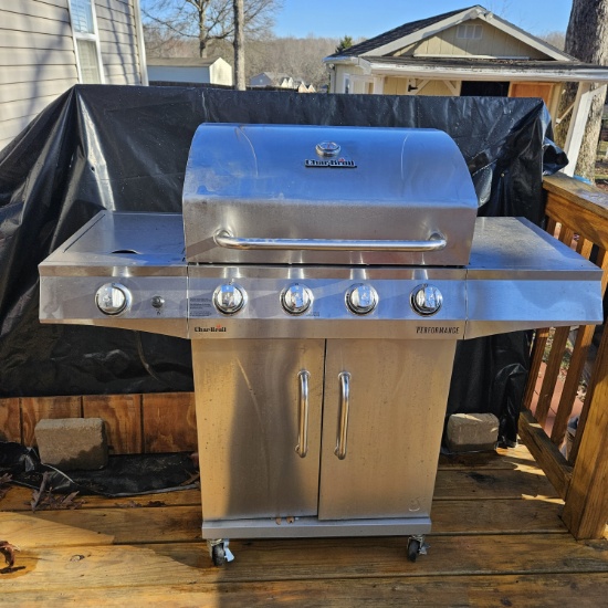 Char Broil Gas Grill with Tank and Cover