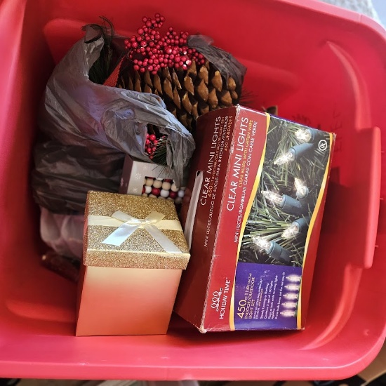 Tote Lot of Assorted Christmas Items