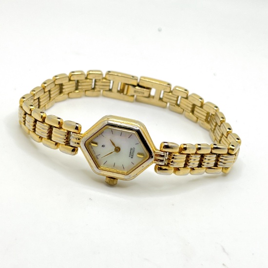 Vintage Gold Tone Women's Citizen Watch with Iridescent Face