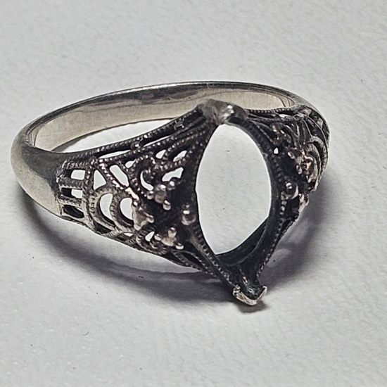 Sterling Silver Ring with missing Stone
