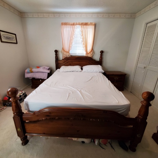Broyhill Solid Wood Queen Size Bed