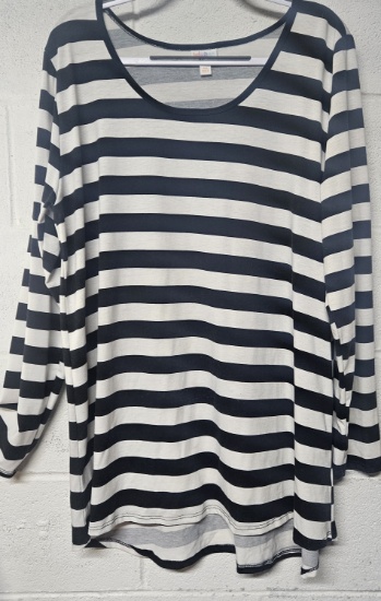 LulaRoe “Elizabeth” Tunic, 3XL, Black/ White Stripe