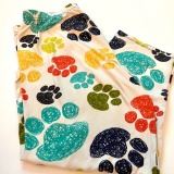 Plus Size Paw Print Capri Leggings