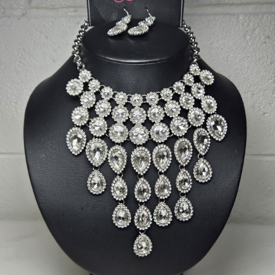 Paparazzi Zi Collection Necklace with Matching Earrings