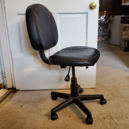 Black Rolling Office Chair with Adjustable Seat