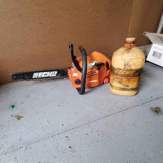 Echo CS-310 Chainsaw and Oil - Works