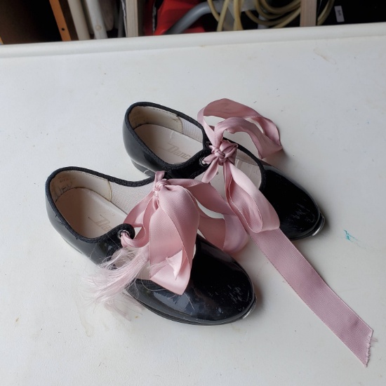 Pair of Girls Dance Mates Size 11 Tap Shoes