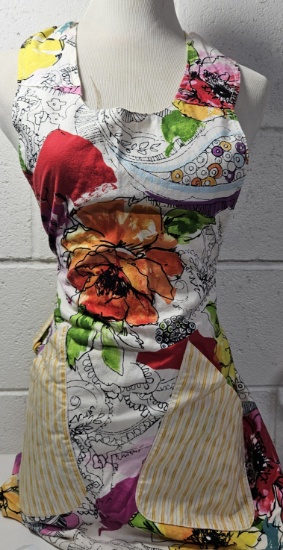 Reversible Apron with 2 Double Pockets on Each Side