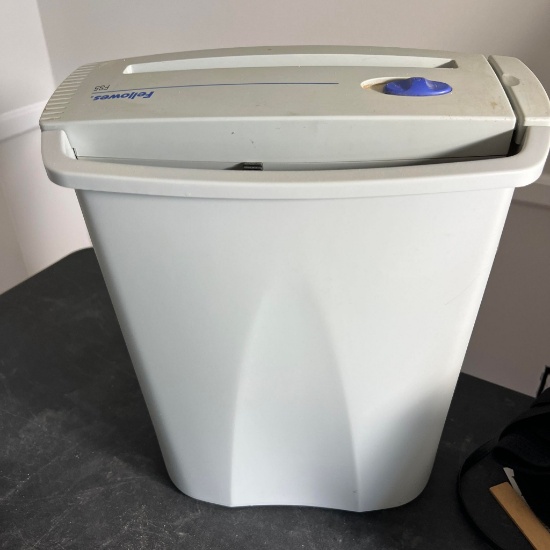 Fellowes FS5 Small Shredder - Works