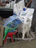 KIDS STACAKBLE CHAIRS