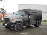 2002 GMC CHIPPER TRUCK W/ HAUDRAULIC LIFT BED