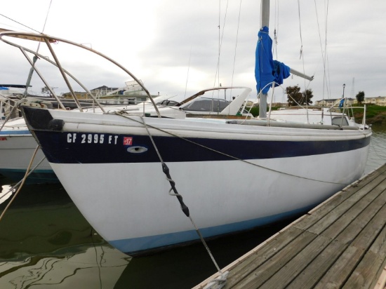 1970 COLUMBIA 33' SAILBOAT (NON RUNNER) (SUBJECT TO SELLERS APPROVAL)