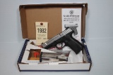 Smith & Wesson, SC40VE, 40 pistol