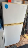 Vissani compact size refrigerator/freezer