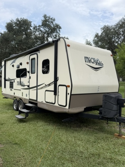 2017 Flagstaff micro light 25 foot travel trailer