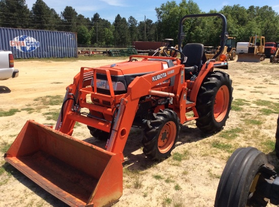 KUBOTA L3010 W/ LOADER