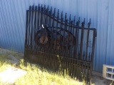 (238)16' WROUGHT IRON ENTY GATE - HORSE