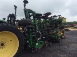 (54)JD 1720 8 ROW MAX EMERGE XP PLANTER