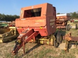 (479)NEW HOLLAND 644 ROUND BALER