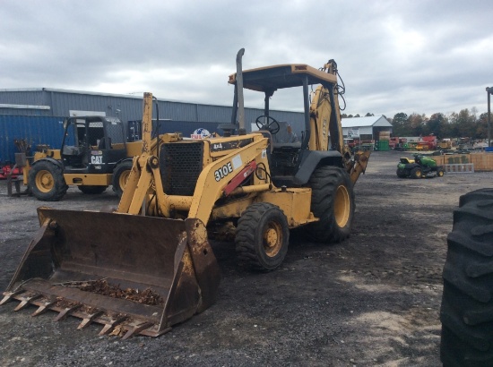 (129)JD 310E BACKHOE