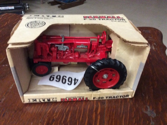 1/16 MCCORMICK DEERING FARMALL F20