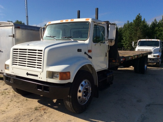 1999 IH 4700 W/ 24' FLATBED TRUCK