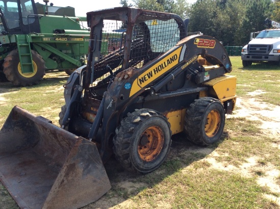 (46)NH L228 SKID STEER