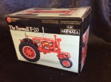 1/16 FARMALL F20 W/ BOX