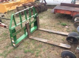 (327)JOHN DEERE PALLET FORKS