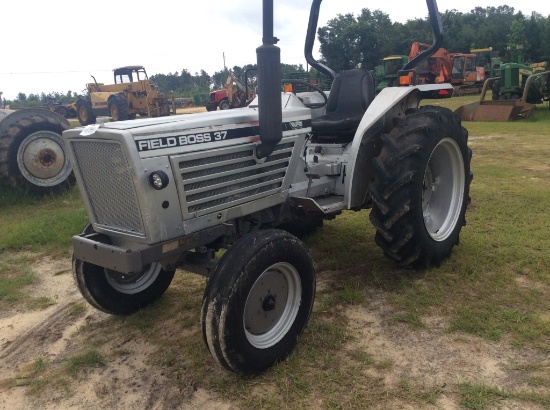 (39)WHITE FIELD BOSS 37 TRACTOR