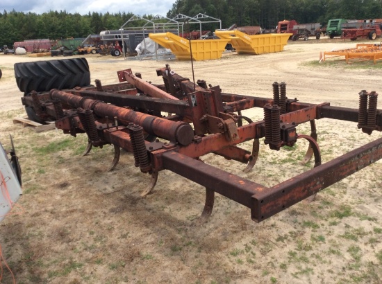 (110)13 SHANK CHISEL PLOW