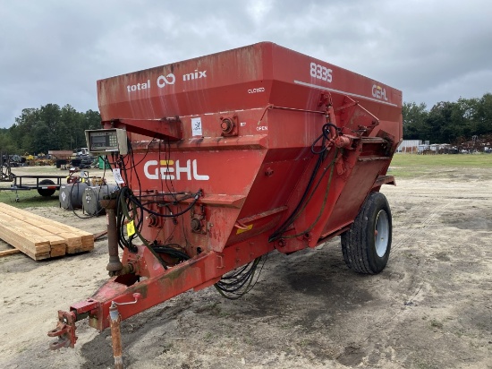 (466)GEHL 8335 TOTAL MIX FEED WAGON