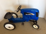NEW HOLLAND TG305 PEDAL TRACTOR
