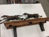 MANTEL PIECE WITH RACE HORSES