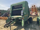 (153)JOHN DEERE 566 ROUND BALER