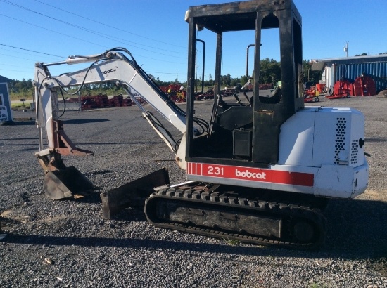 (39)BOBCAT 231 MINI EXCAVATOR